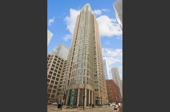 Building Photo - 345 N La Salle Dr