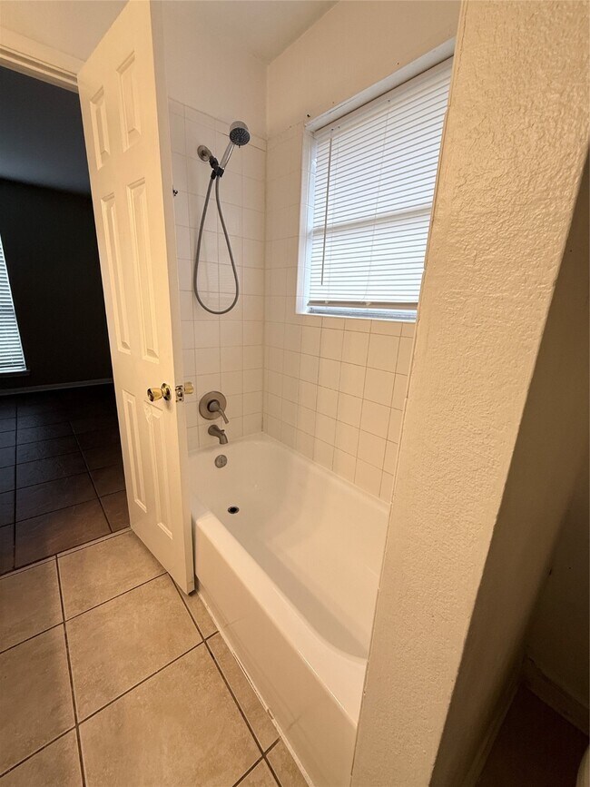 Building Photo - 6430 Garden Canyon Dr