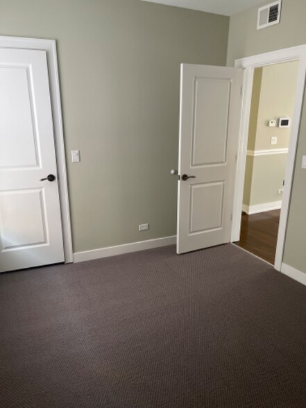 Building Photo - 7831 S Loomis Blvd