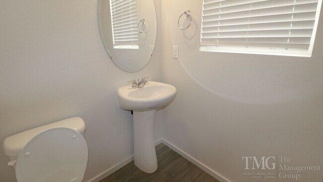 Building Photo - 3BD Home in Ridgefield in a Great Location!  Don't Miss Out!