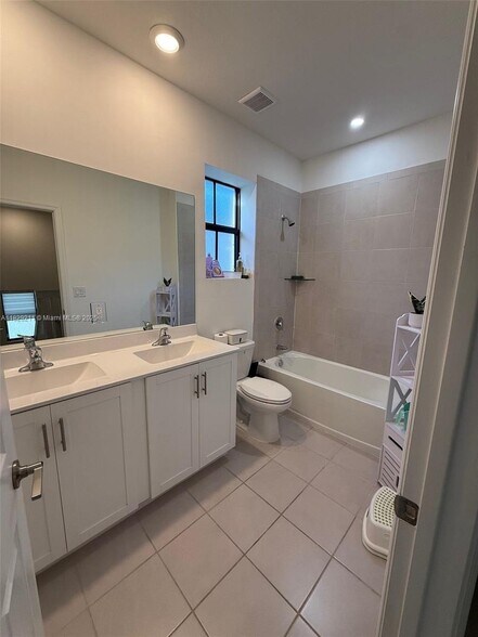 Building Photo - 11055 W 35th Way