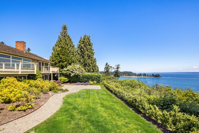 Building Photo - 10837 Bill Point Bluff NE