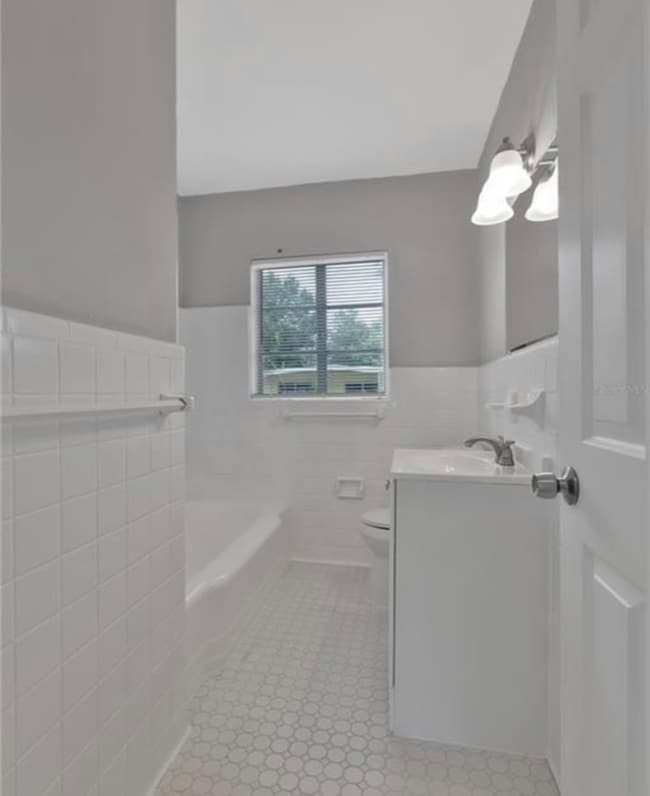 Building Photo - 925 17th St S