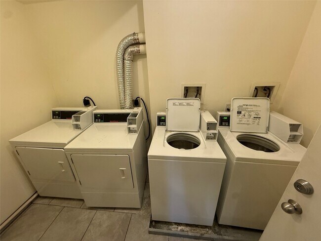 Building Photo - 25 Court St