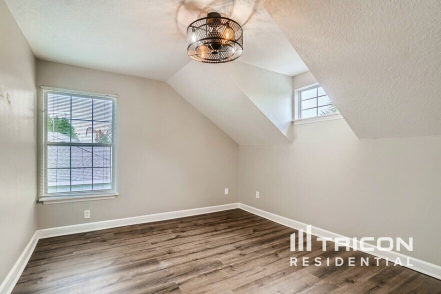 Building Photo - 1013 Bj Brandy Cove