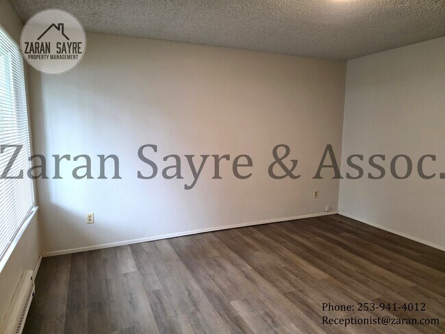 Building Photo - 501-C Garden Level Three Bedroom