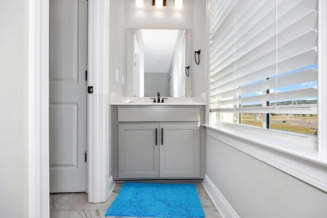 Building Photo - Fully Furnished 3 Bedroom Home Near Toyota...