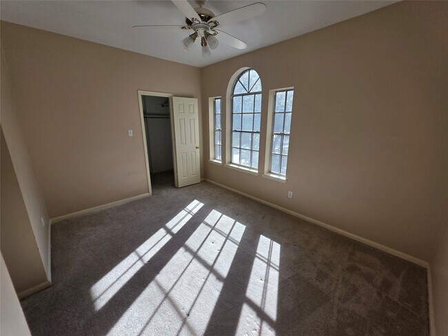 Building Photo - 4815 Knights Branch Dr