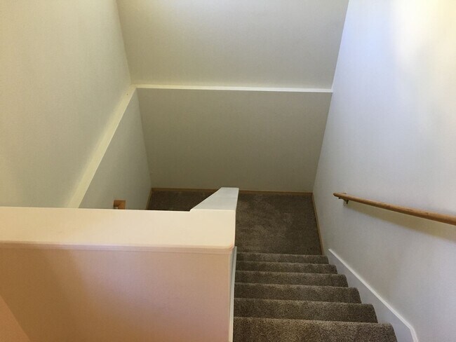 Building Photo - 1050 S Westcliff Pl