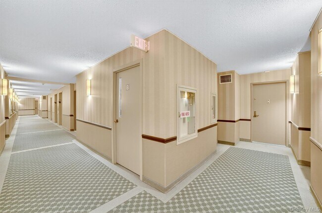 Building Photo - 25 Rockledge Ave