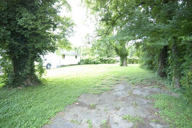 Building Photo - 3 Bedroom in East Nashville!