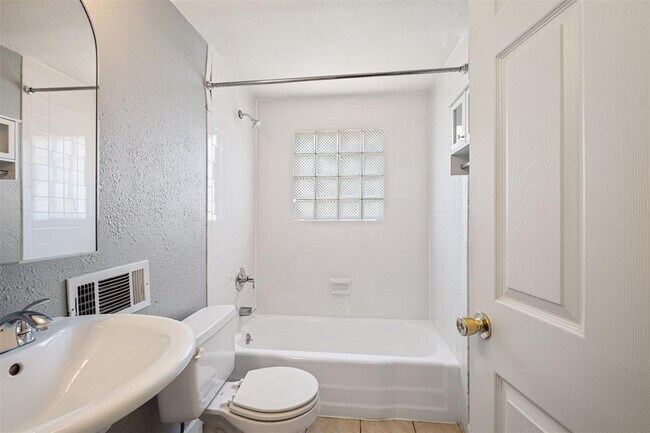 Building Photo - 5504 Coventry Ln