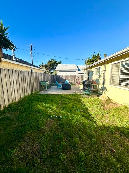 Building Photo - 2101 Sunset Ave