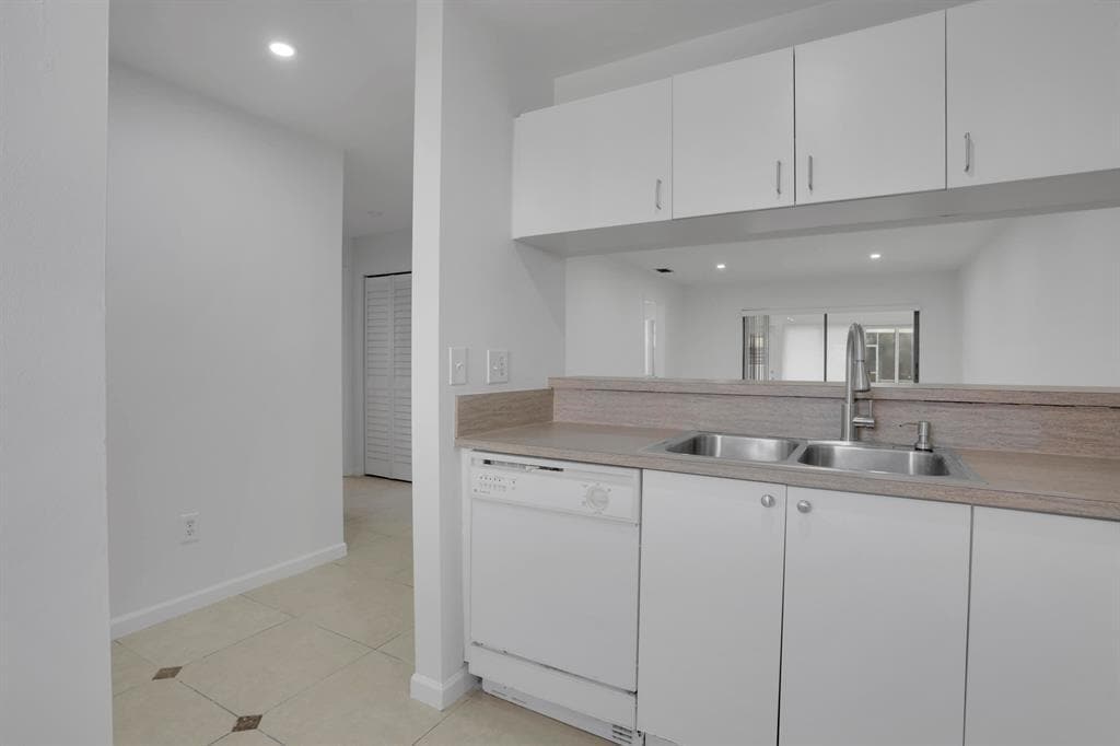 Building Photo - 315 NW 36th Ave