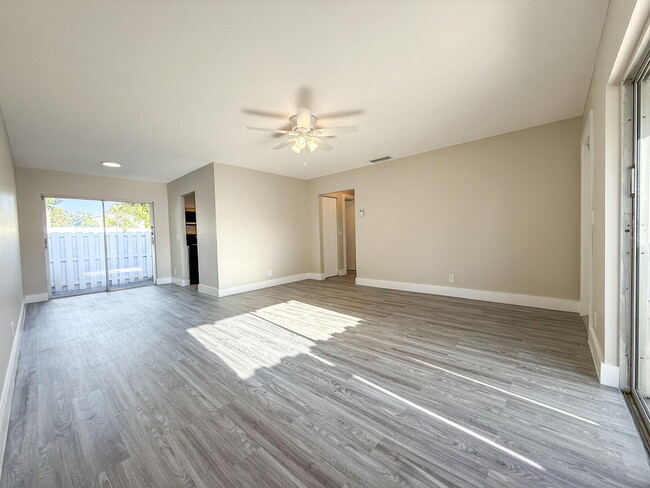 Primary Photo - 1500 Forest Hill Blvd