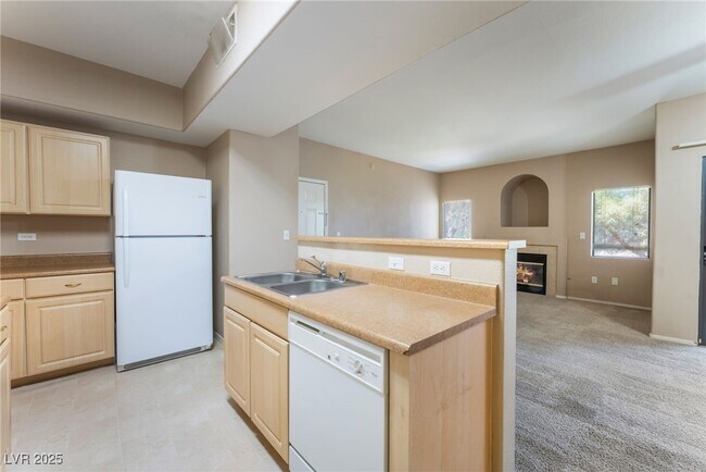 Building Photo - 8250 N Grand Canyon Dr