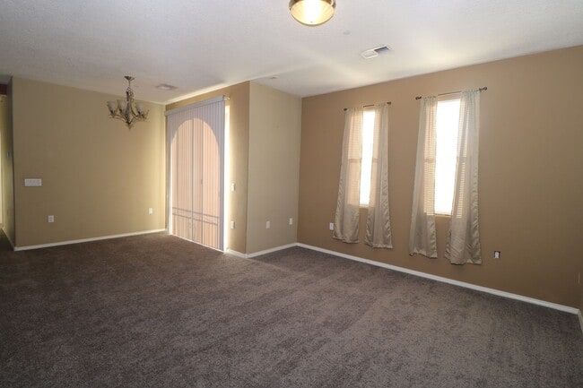 Building Photo - 601 Menaul Blvd NE