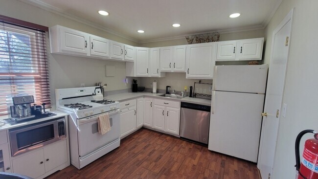 Building Photo - 309 Pitney Pl