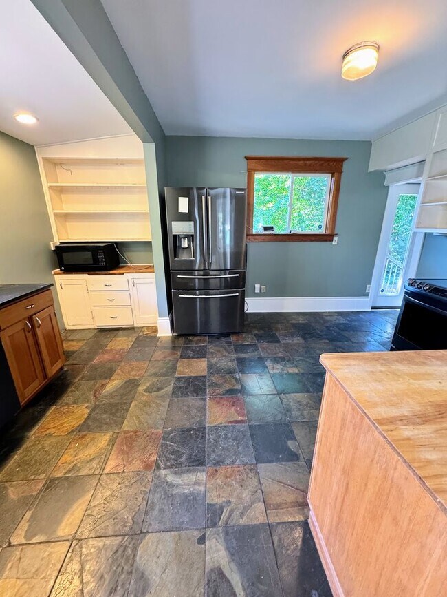 Building Photo - Beautiful 4+ Bed, 3 Bath Crafstman Home with Fenced Yard near St. Johns