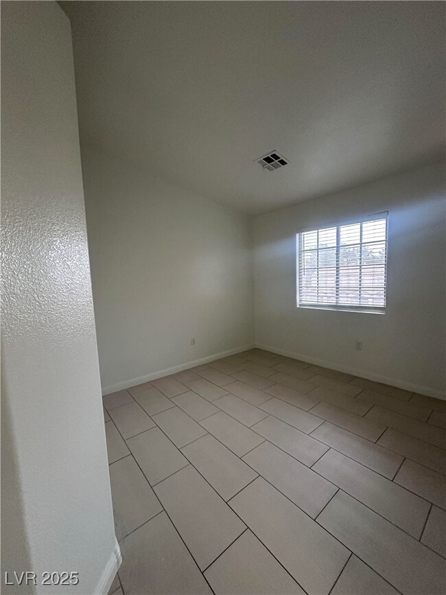 Building Photo - 1956 Vista Malaga St