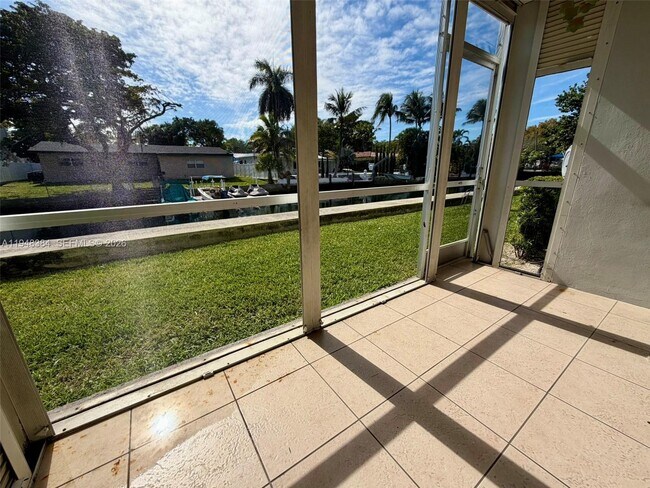 Building Photo - 13105 Ixora Ct