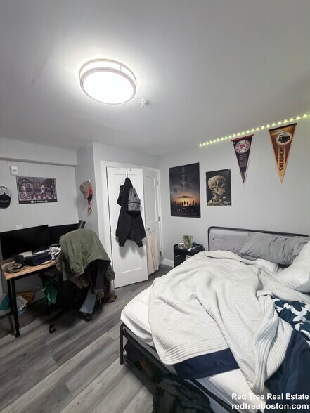 Building Photo - 156 Hillside St