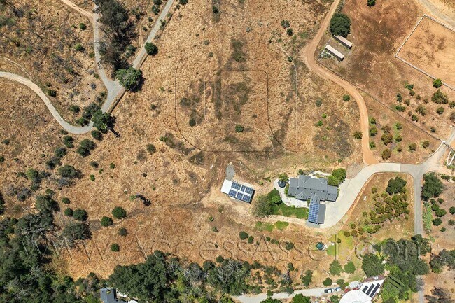 Building Photo - Designer Single-Story Home with Gourmet Kitchen & Mountain Views