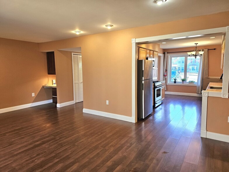 Building Photo - 37 Anderson Ct