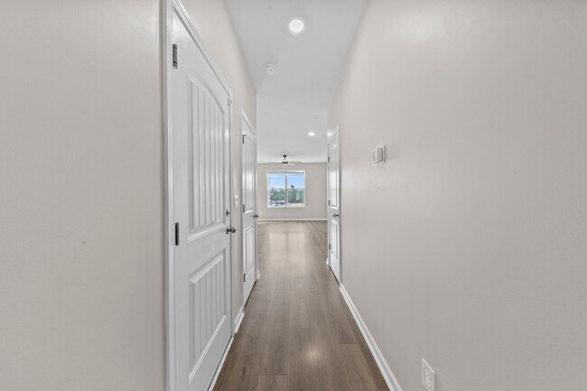 Building Photo - 155 Champions Ln