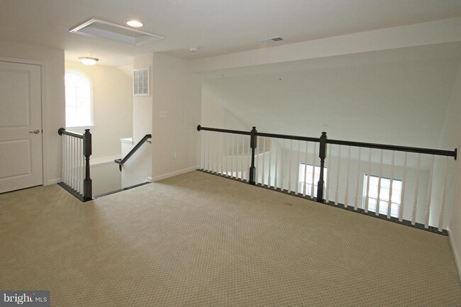 Building Photo - 2482 Baldwin Cres NE