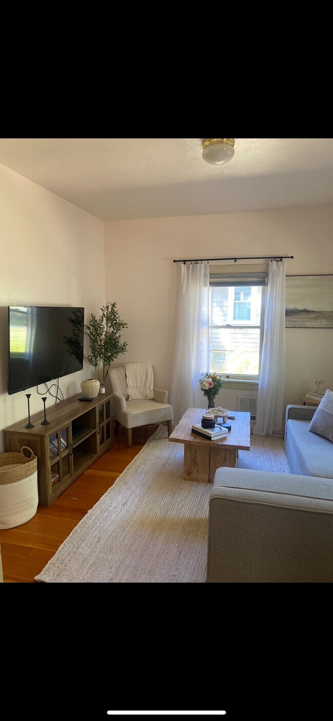 Building Photo - 112 N 5th St