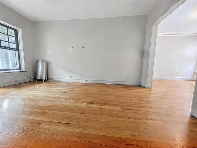Building Photo - 1304 W Rosemont Ave
