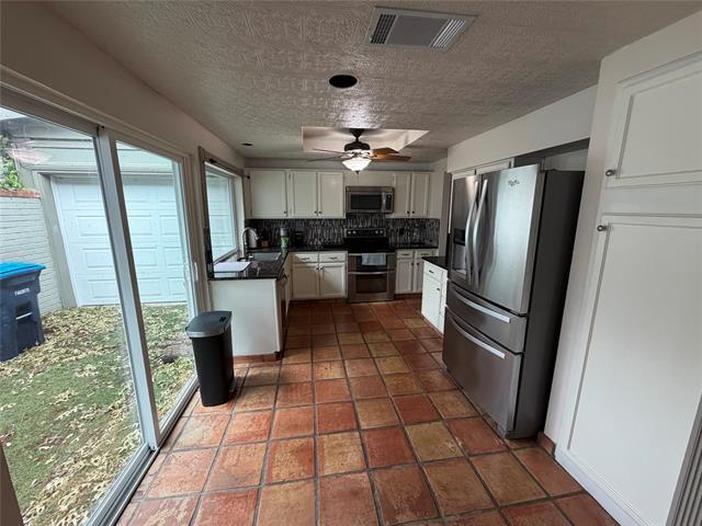 Building Photo - 9340 Mountain Lake Cir