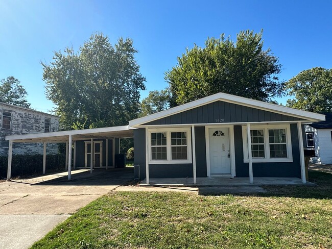 Primary Photo - 2 Bed home near down town Tulsa