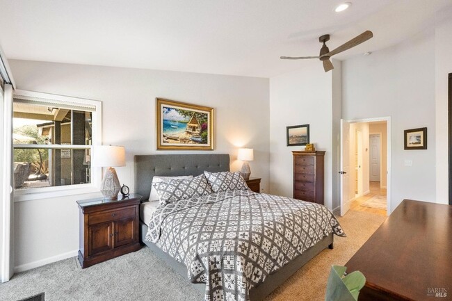 Building Photo - 1051 Stonebridge Dr