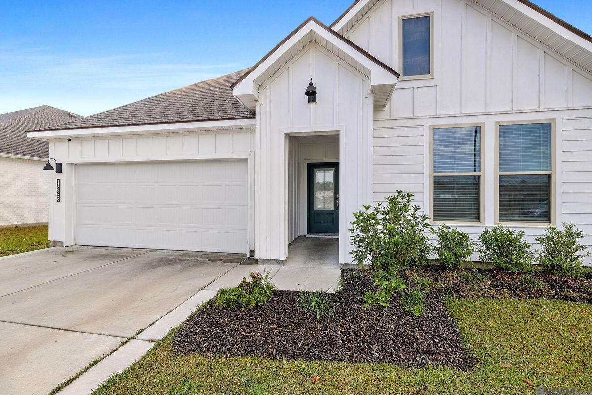 Building Photo - 12856 Silverbell Ave