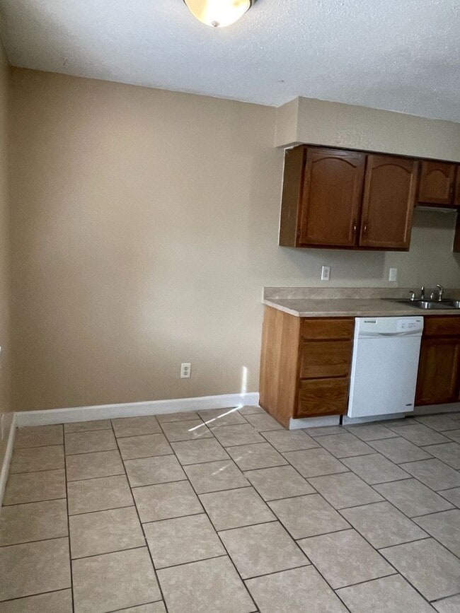 Building Photo - 295/297 Chris Dr.