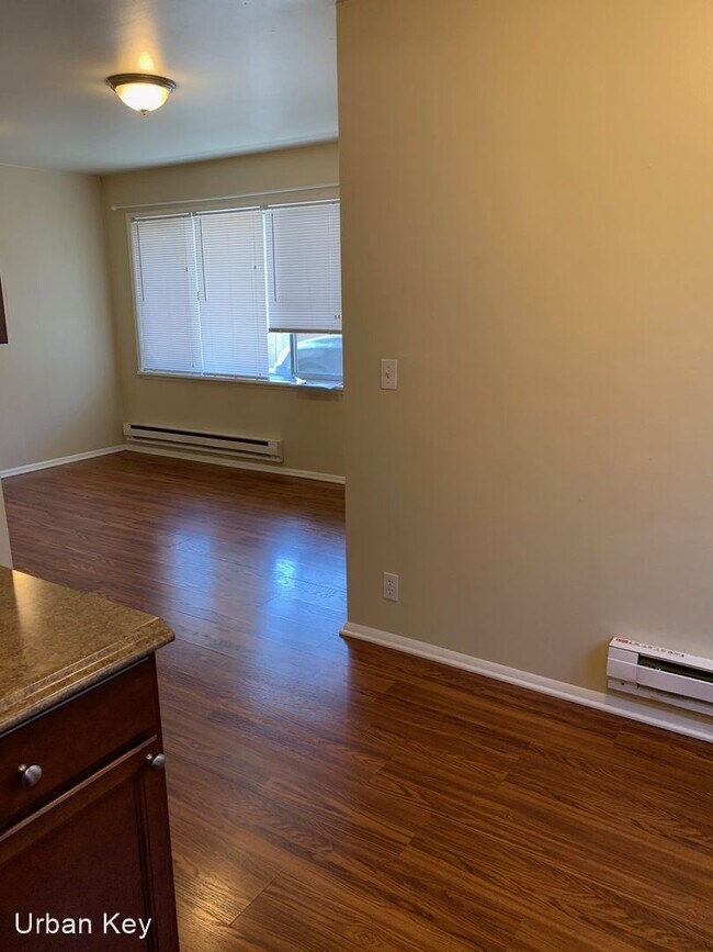 Building Photo - 2215 California Ave SW