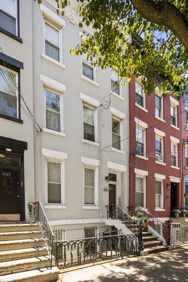 Building Photo - 645 Garden St