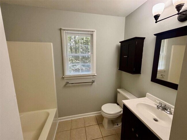 Building Photo - 665 Gregory Manor Dr SW