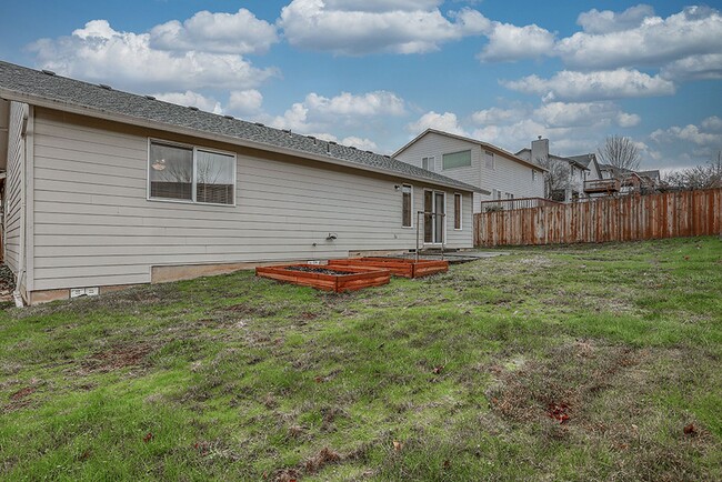 Building Photo - Spacious Single Level Home w/ Fully Fenced...