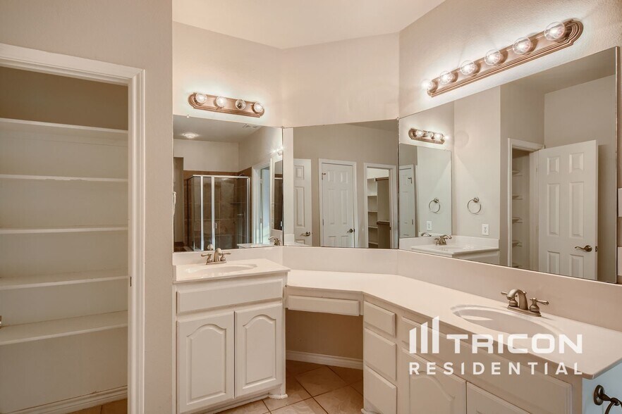 Building Photo - 2112 Pecan Ridge Dr