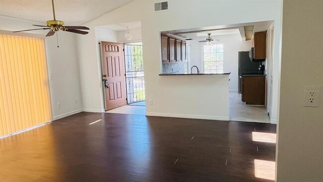 Building Photo - 105 Cobblestone Way