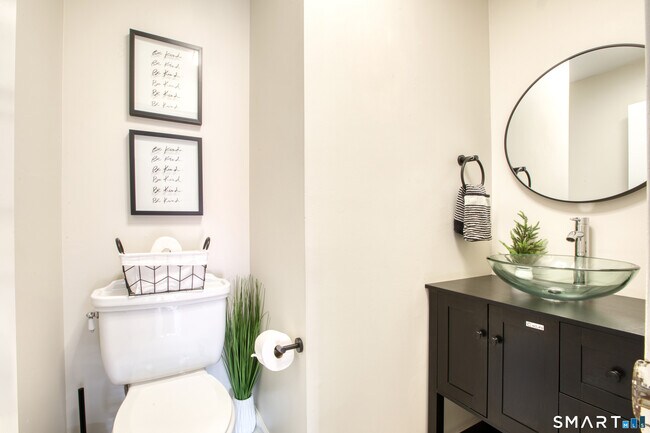 Building Photo - 60 Lawn Ave