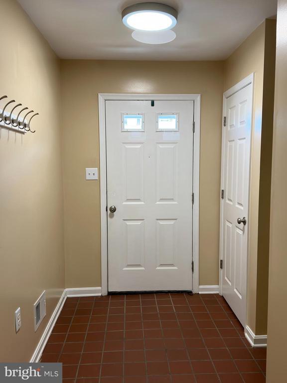 Building Photo - 102 Ridge Ct
