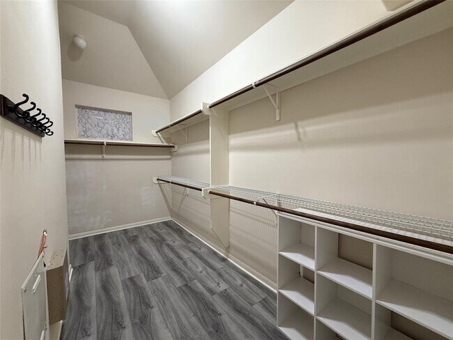 Building Photo - 10204 Dawn Brook Dr