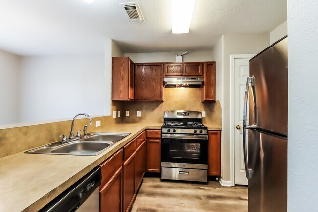 Building Photo - 1111 Richcrest Dr