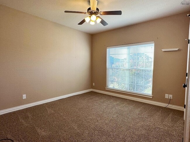 Building Photo - 6018 Oakmont Dr
