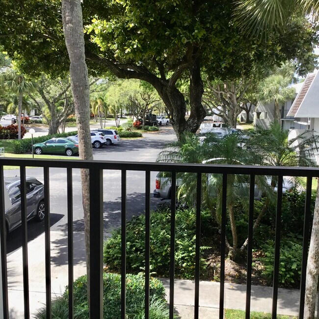 Building Photo - 4007 N Cypress Dr