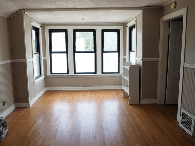 Building Photo - 9931 143rd Pl